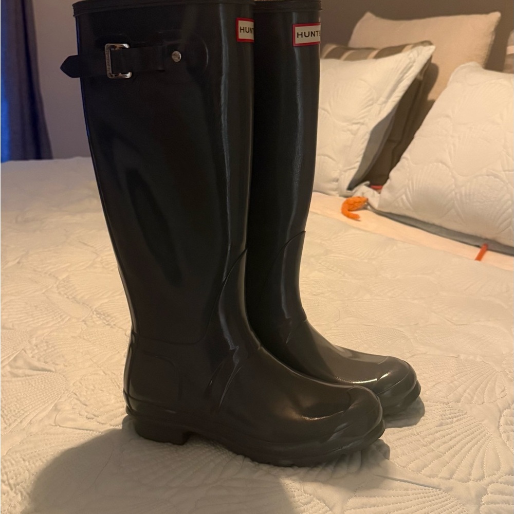 Perfect condition no USE Hunter Glossy Black Rain Boots 7
